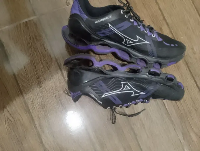 Mizuno semi novo na caixa roxo e preto