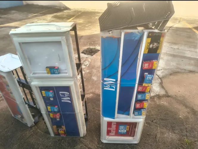 4 expositor de cigarro com led. Vendo separado e o lote