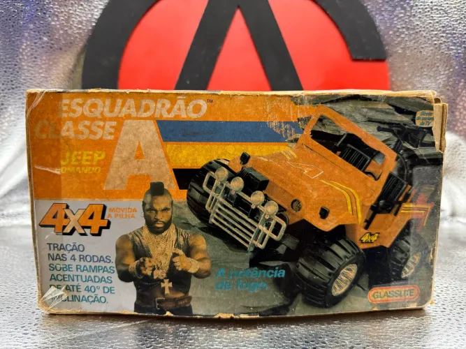 Esquadrão Classe A Jeep Comando 4x4 com piloto o B.A. Baracus (Mr. T) - 1984 - Grasslite