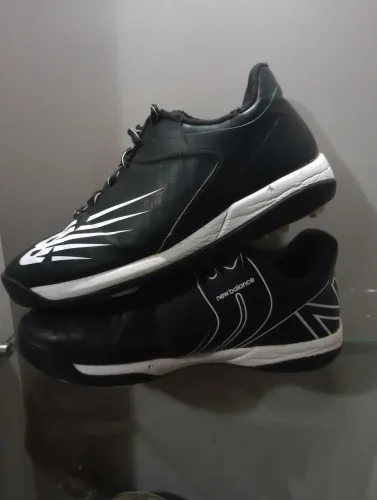 Chuteira New Balance N/37