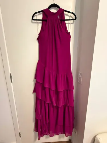 VESTIDO DE FESTA COR FÚCSIA - USADO UMA ÚNICA VEZ