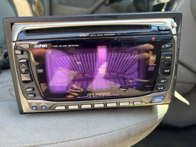 Rádio de carro kenwood antigo no estado