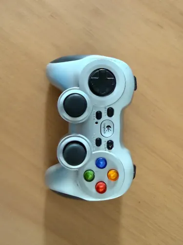 Controle gamer F710