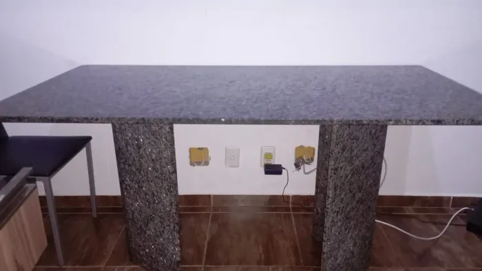 [OPORTUNIDADE] Mesa de Jantar Mármore Real + 5 Cadeiras - R$ 600