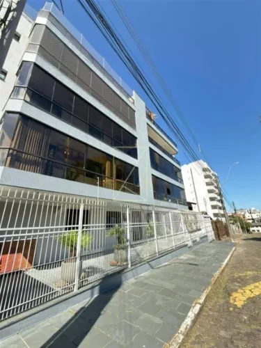 Destak Imóveis vende excelente apartamento mobiliado, no bairro Pio X.