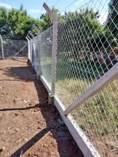 CANSOU DE DEIXAR SEU TERRENO EXPOSTO? CERCA ALAMBRADO PRONTA!