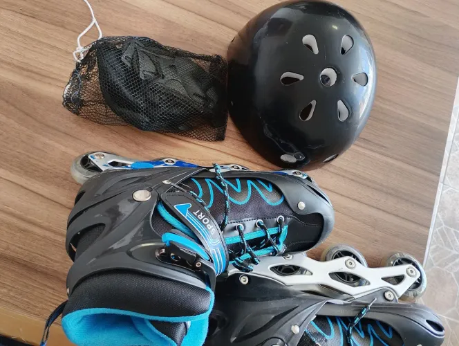 V/patins ? por 100 reais com capacete ? e proteção ? de joelhos semi novo