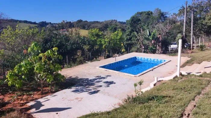 Chácara com piscina a venda em Pinhalzinho/SP