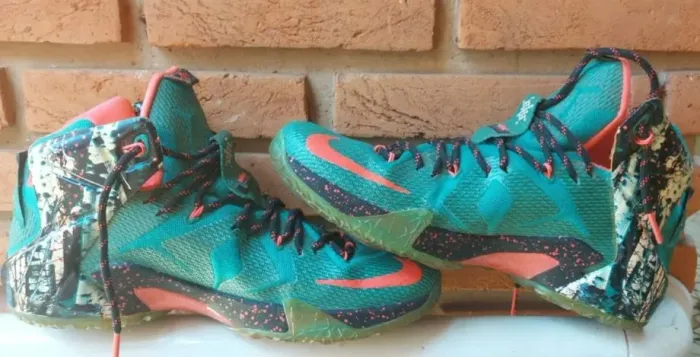 Tênis Nike LeBron 12 Xmas Akron Birch - Nunca Usado (Necessita Reparo na Cola) tam43