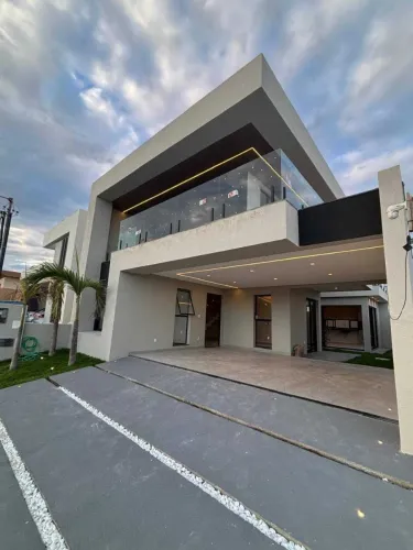 Casa nova no Padang Beach com acesso à praia e dois suítes