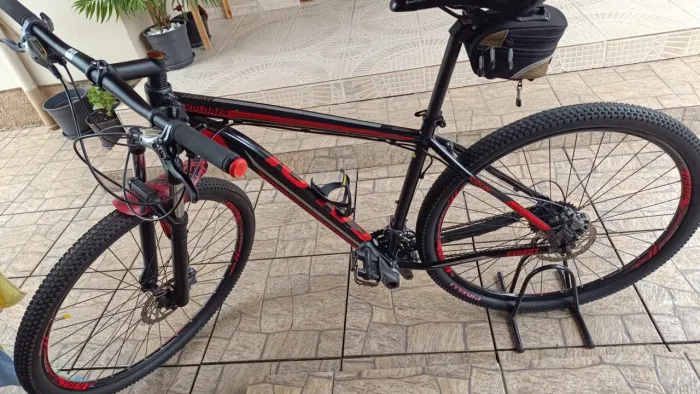 Bicicleta MTB Mountain Bike Caloi Expert 27v Shimano Alívio e Susp. Rockshox
