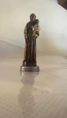 MINI IMAGEM DE SANTO ANTÔNIO EM BRONZE COM IMÃ.