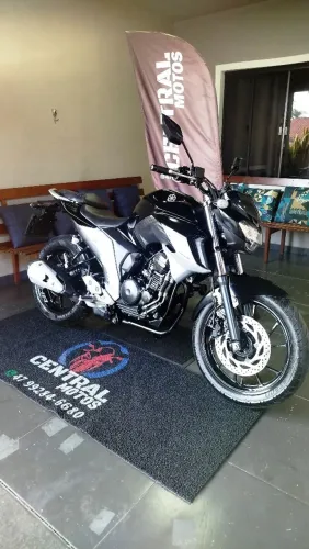 Vende-se FZ25 Fazer Abs Financiamos *