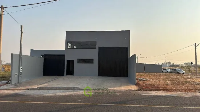 Barracão com Mezanino para uso Comercial ou Industrial