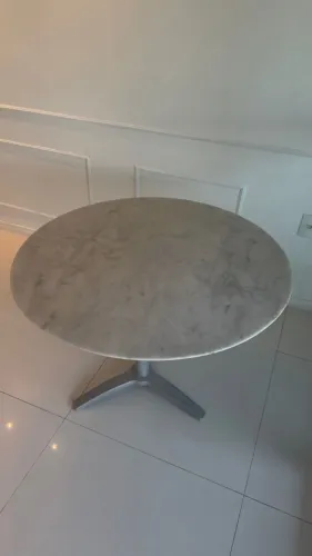 Mesa de Mármore redonda