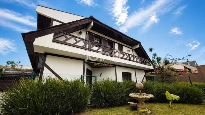 CASA NO JARDIM DAS AMÉRICAS COM 7 QUARTOS, PISCINA E ENERGIA SOLAR