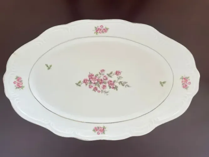 Travessa vintage em porcela com detalhes florais - peça decorativa elegante