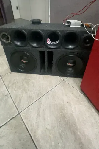 VENDE-SE CAIXA DE SOM