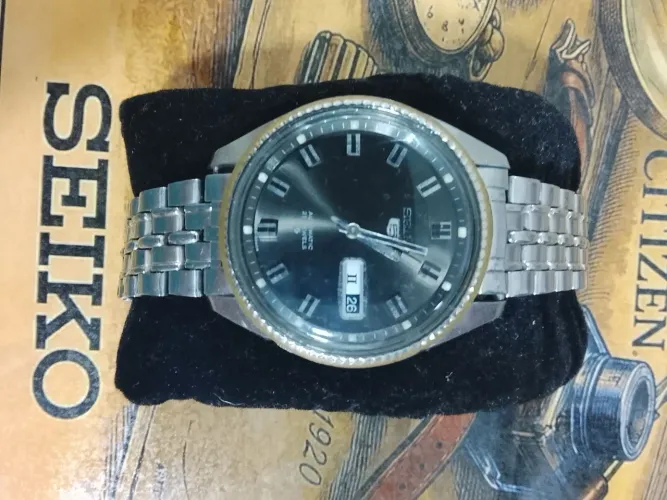 Seiko 5 automático calendário romano 