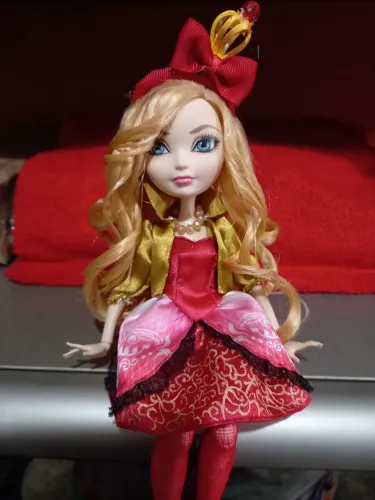 Boneca ever after high (leia a descrição)