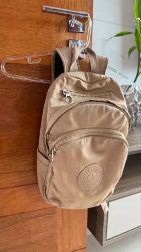 Mochila Kipling bege