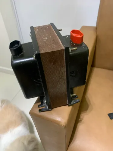 Vendo transformador 127/220- 220/127 volts GILSOM NOVO 