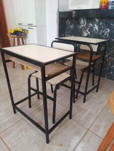 Carteira escolar com cadeira