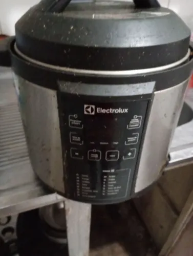 panela elétrica de pressão com defeito