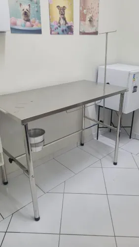 Mesa de inox para atendimento veterinário 