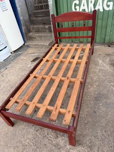 Cama solteiro de madeira resistente combino entrega