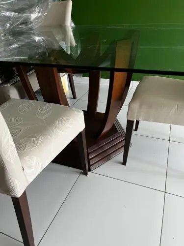 Mesa com designer sofisticado em 6 cadeiras