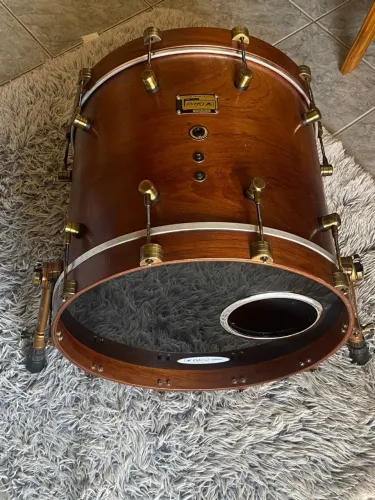 Bumbo Odery custom 18x15 copaiba