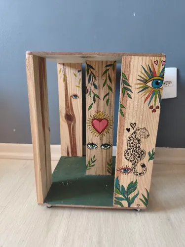Mesinha de Canto Exclusiva (Upcycling/Arte Autoral) - Madeira