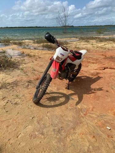 Crf 230 em bom estado