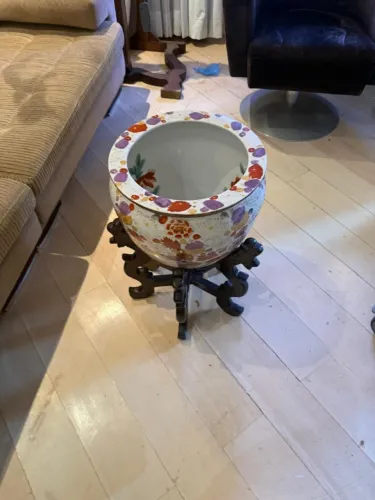 Vaso Chinês de chão com pés em madeira