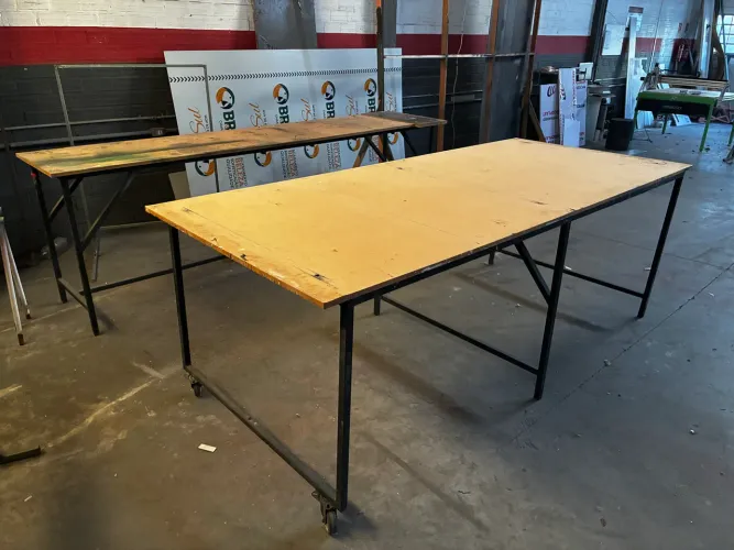 Mesa de ferro com MdF e bancada