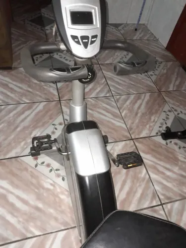 VENDE-SE UMA BICICLETA HERGOMÉTRICA 