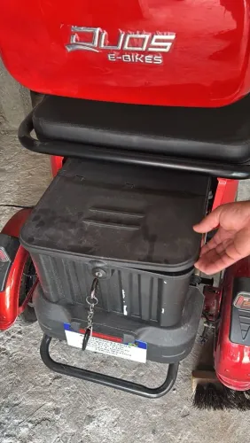 Triciclo eletrico semi novo
