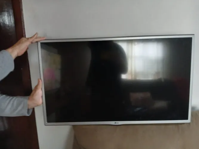 Vendo TV LG 32 + celular A14 ótimas condições funcionando