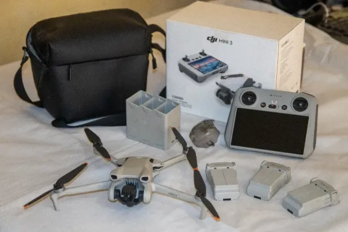 Drone DJI mini 3 combo flymore + Controle RC com tela