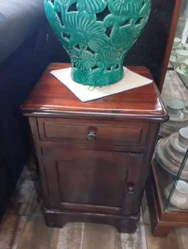 Móvel de cabeceira de cama...Piniqueiro