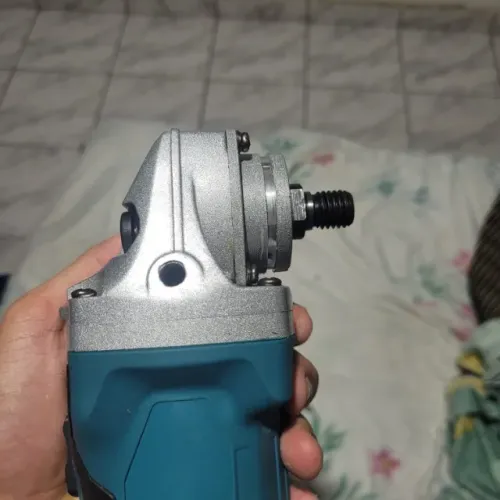 (com defeito ) Esmerilhadeira chinesa sem marca 20v (sem bateria)