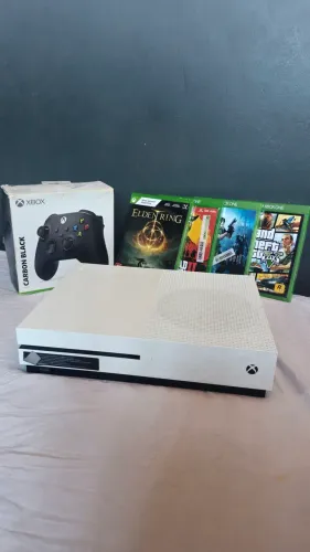 Xbox one S 1TB, controle do Xbox Séries X com 4 jogos com um compatível com o Xbox series