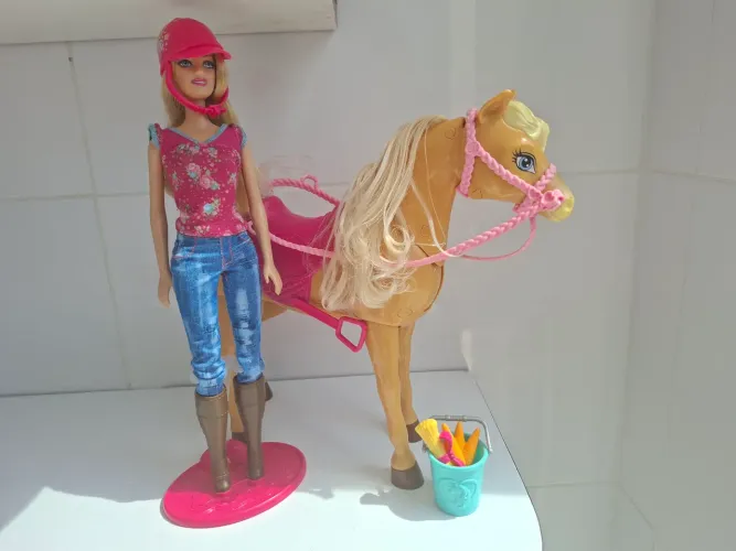 Boneca e o Cavalo Tawny 