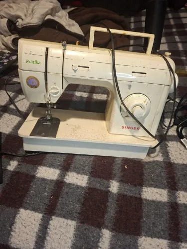 Máquina de costura singer