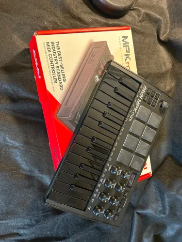 Controlador Akai MPK mini