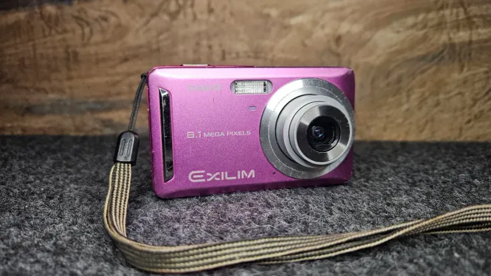 Câmera digital casio exlilim ex-z9 8.1 mp linda