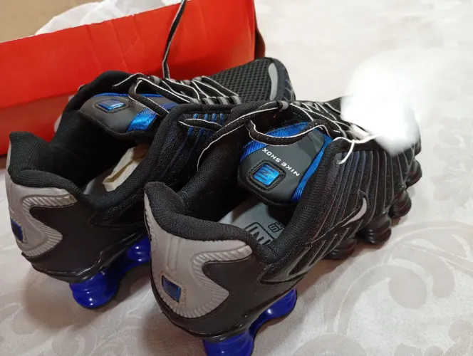 Tênis Masculino Nike Shox T:39 (Porém a forma é pequena e calça um 37)