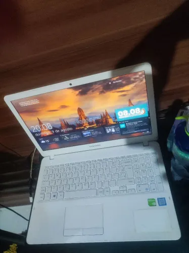 Vendo Notebook Samsung Expert X51, modelo NP500R5M, com tela de 15,6".