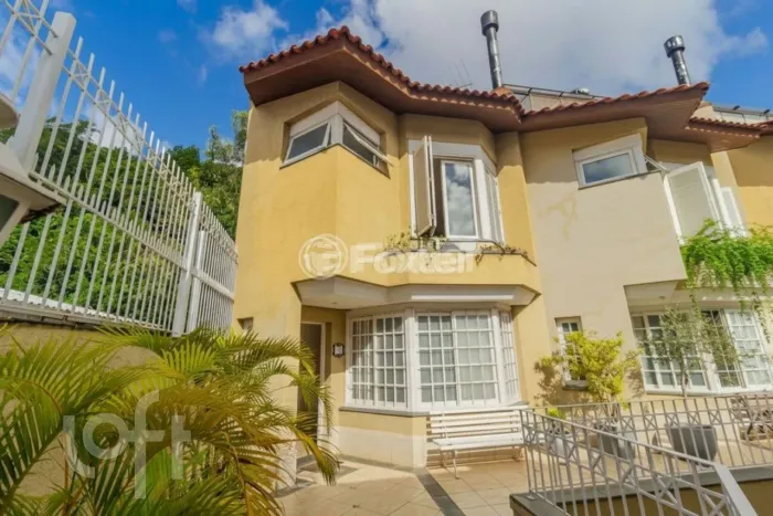 Casa à venda em Boa Vista com 251 m², 4 quartos, 2 suítes, 4 vagas